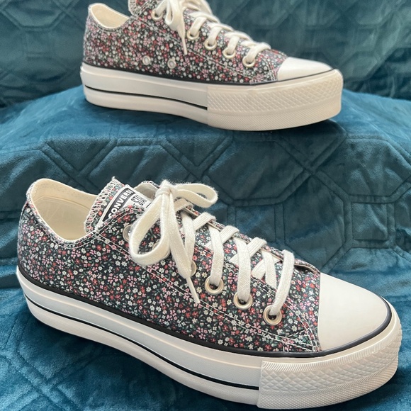 Converse CTAS Lift Platform Low Vintage Floral Black/Egret Womens Sz 7 - Picture 1 of 5